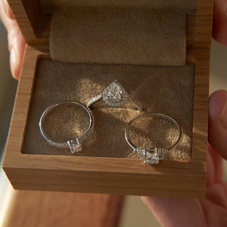 Каблучка з діамантом Pear 0,5 ct