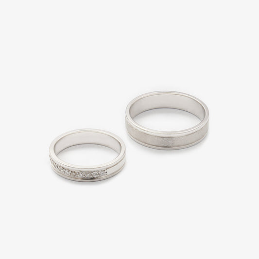 Пара обручок з діамантами