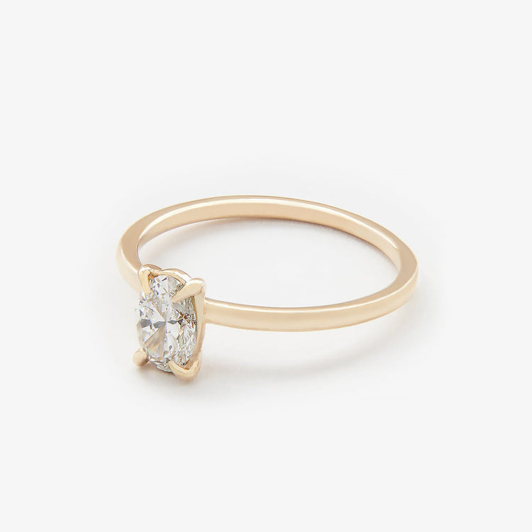 Каблучка з діамантом Oval 0,5 ct