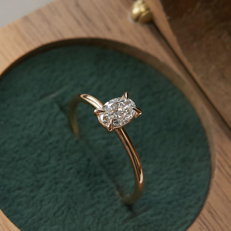 Каблучка з діамантом Oval 0,5 ct