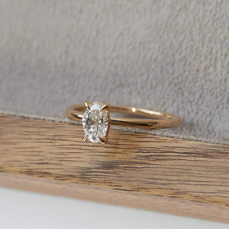 Каблучка з діамантом Oval 0,5 ct