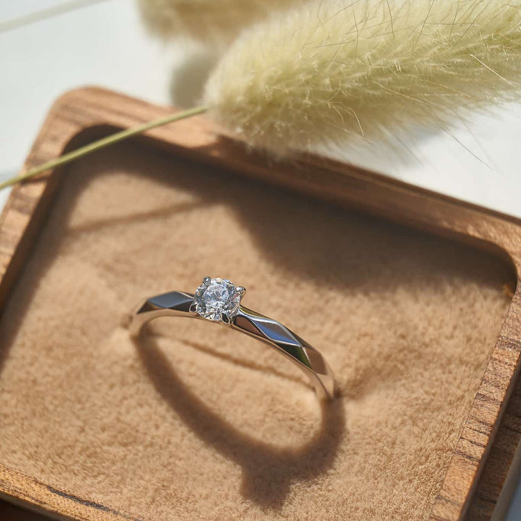 Каблучка з діамантом Round 0,2 ct