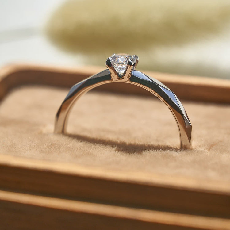 Каблучка з діамантом Round 0,2 ct