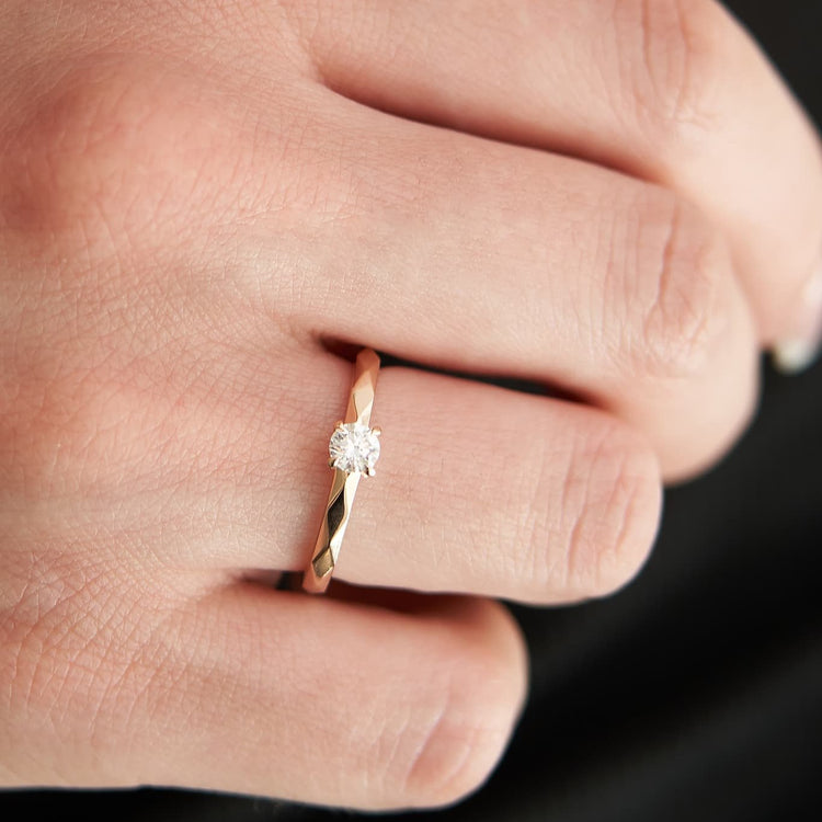 Каблучка з діамантом Round 0,2 ct