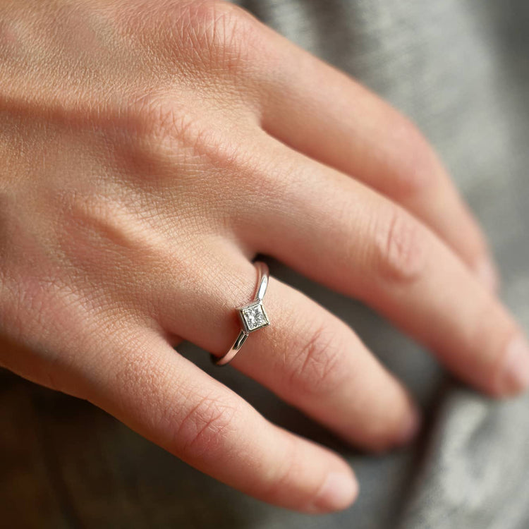Каблучка з діамантом Princess 0,2 ct
