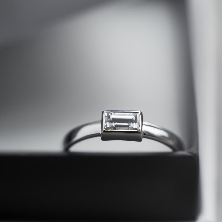 Золота каблучка з діамантом Baguette 0,5 ct