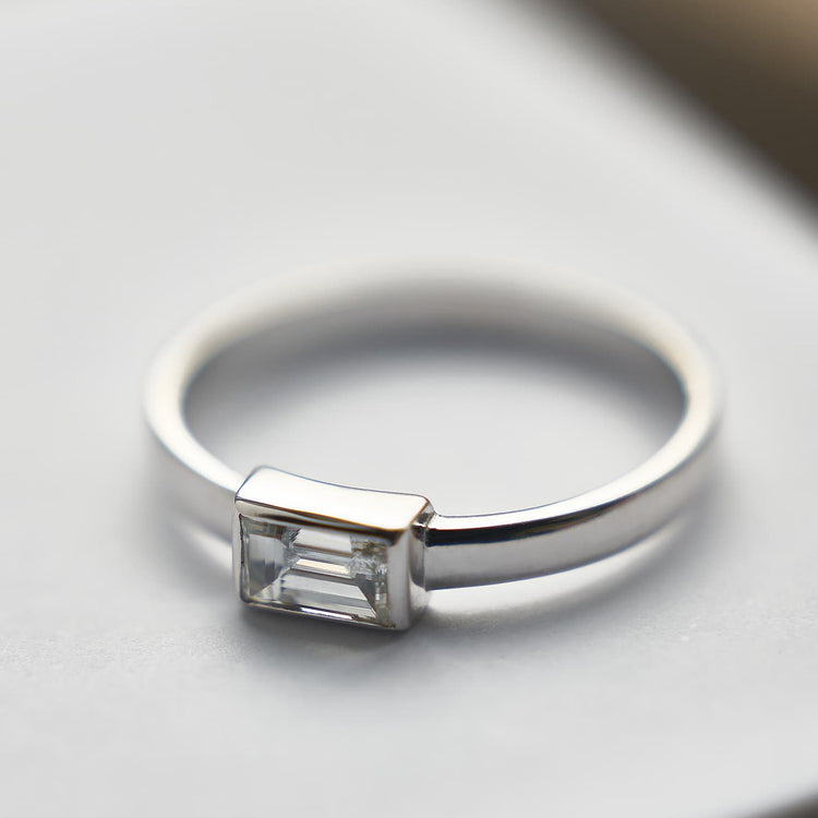 Золота каблучка з діамантом Baguette 0,5 ct