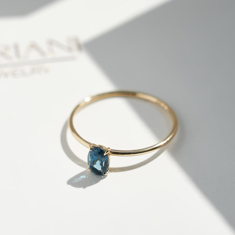 Золота каблучка з лондонським синім топазом