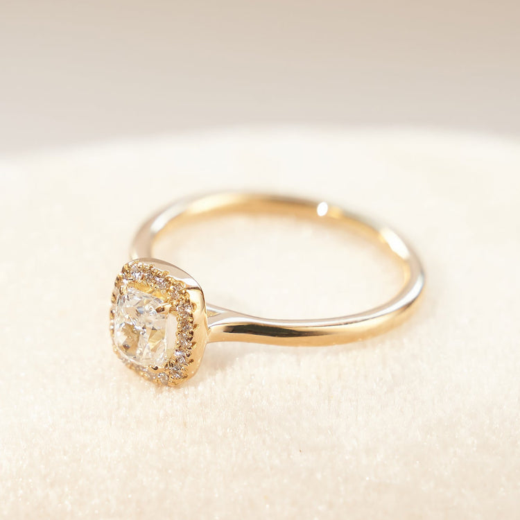 Каблучка з діамантом Cushion 0,5 ct