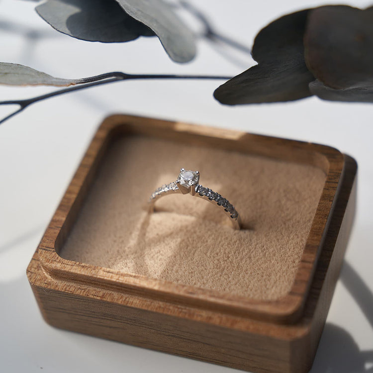 Каблучка з діамантом Round 0,3 ct