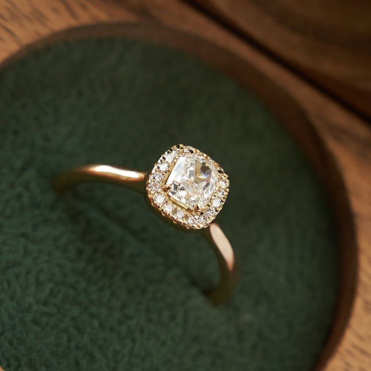 Каблучка з діамантом Cushion 0,5 ct