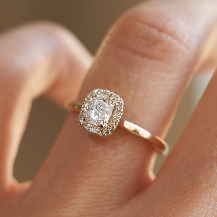 Каблучка з діамантом Cushion 0,5 ct