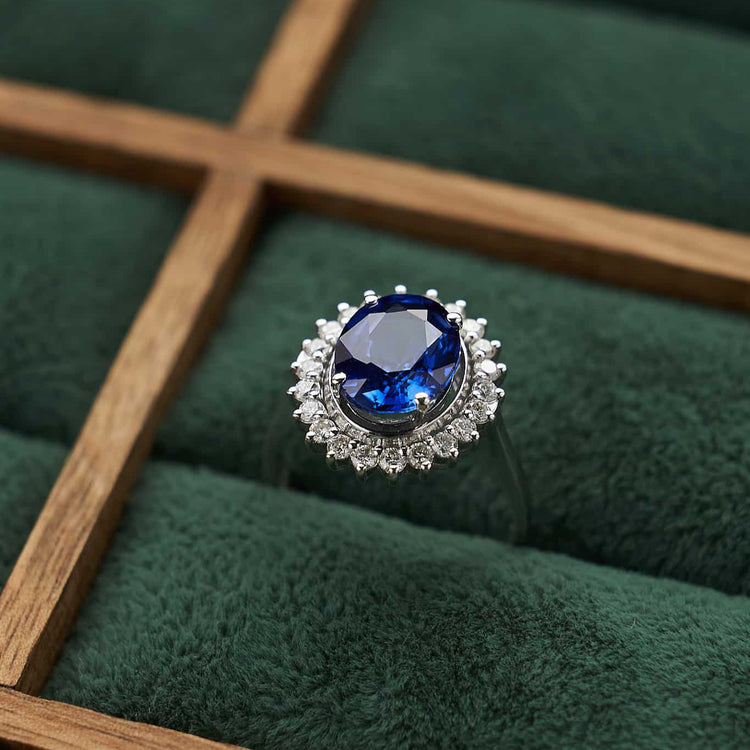 Каблучка з сапфіром огранки Oval 3 ct