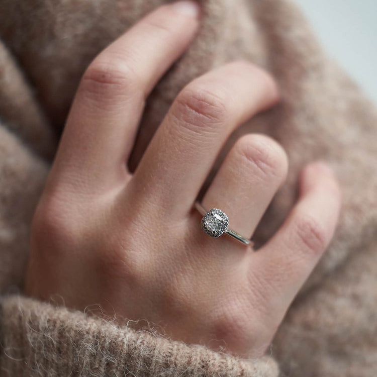 Каблучка з діамантом Cushion 0,5 ct