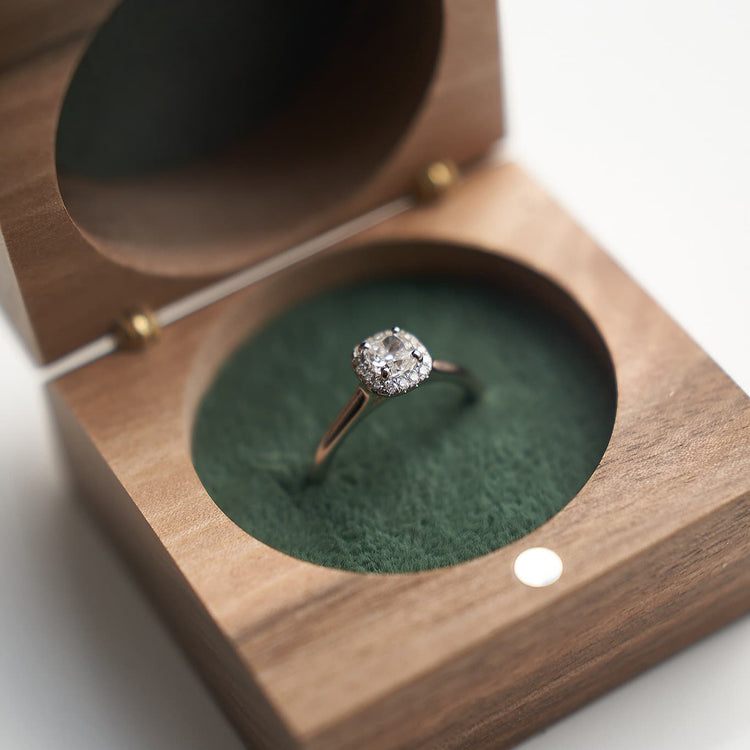 Каблучка з діамантом Cushion 0,5 ct