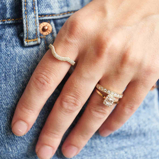 Золота каблучка з діамантами