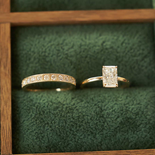 Золота каблучка з діамантами