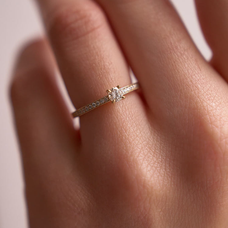 Каблучка з діамантом Round 0,3 ct