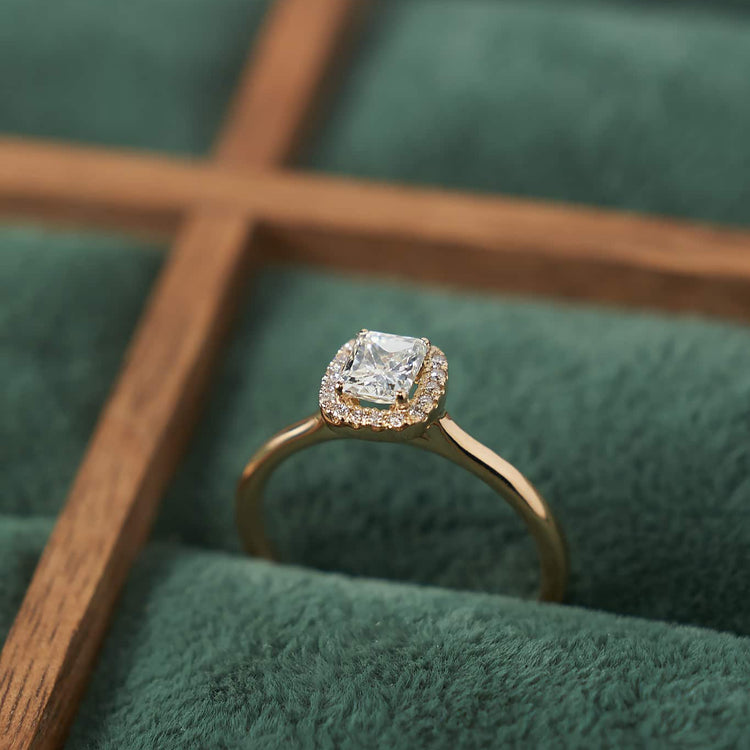 Каблучка з діамантом Radiant 0,5 ct