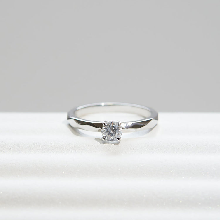 Каблучка з діамантом Round 0,3 ct