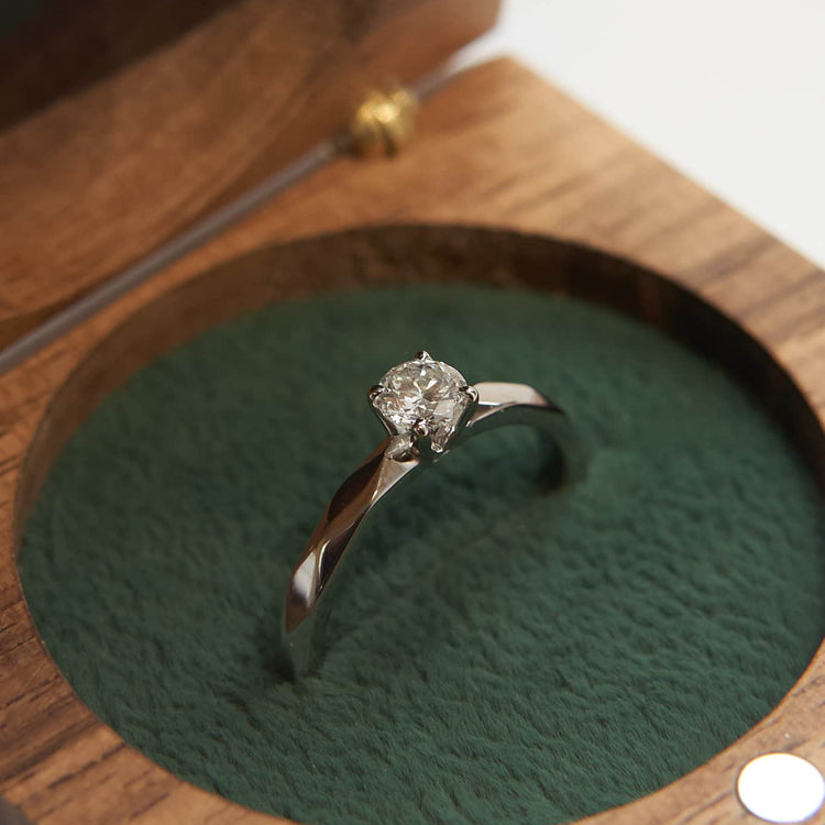 Каблучка з діамантом Round 0,3 ct