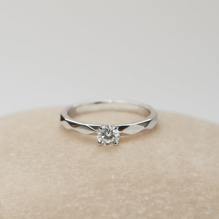 Каблучка з діамантом Round 0,3 ct