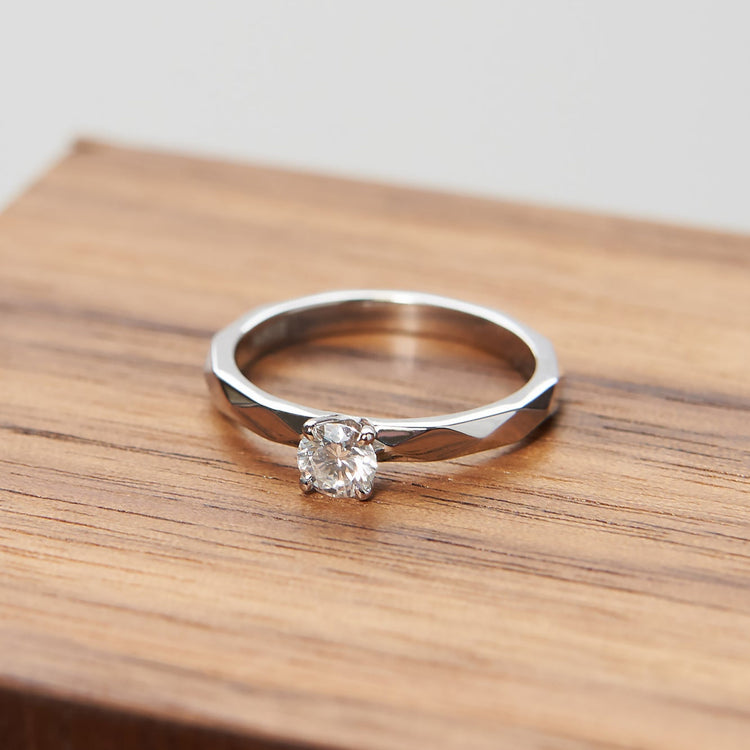 Каблучка з діамантом Round 0,3 ct