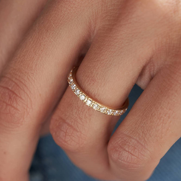 Золота каблучка з діамантами