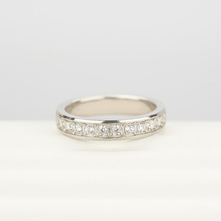 Золота каблучка з діамантами