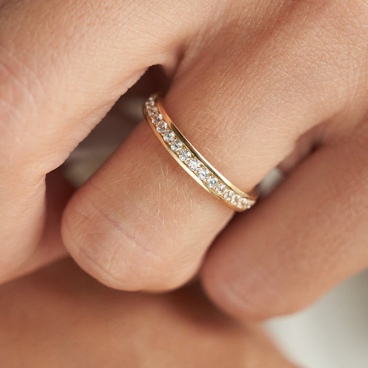 Золота каблучка з діамантами