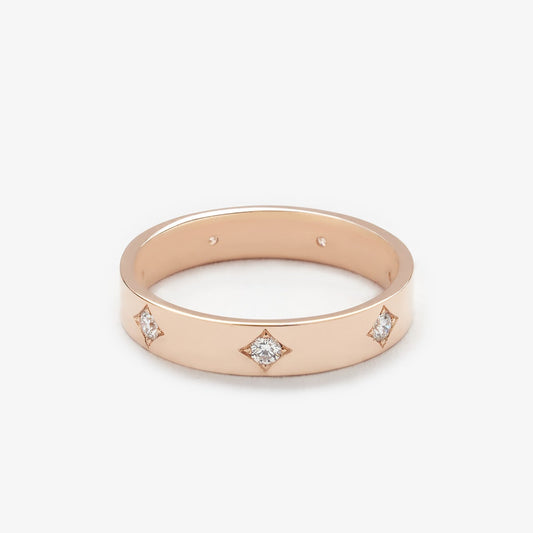 Золота каблучка з діамантами