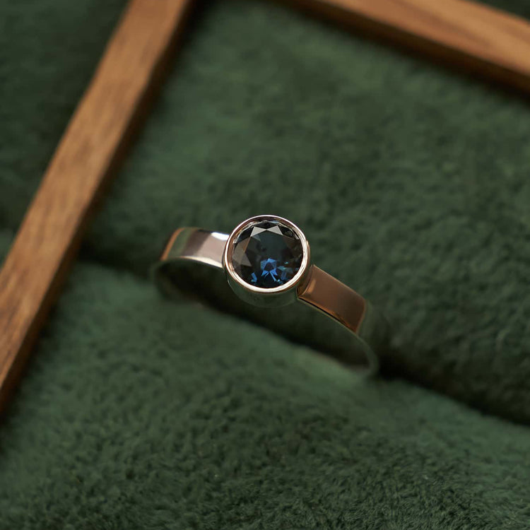 Каблучка з сапфіром Round 0,6 ct