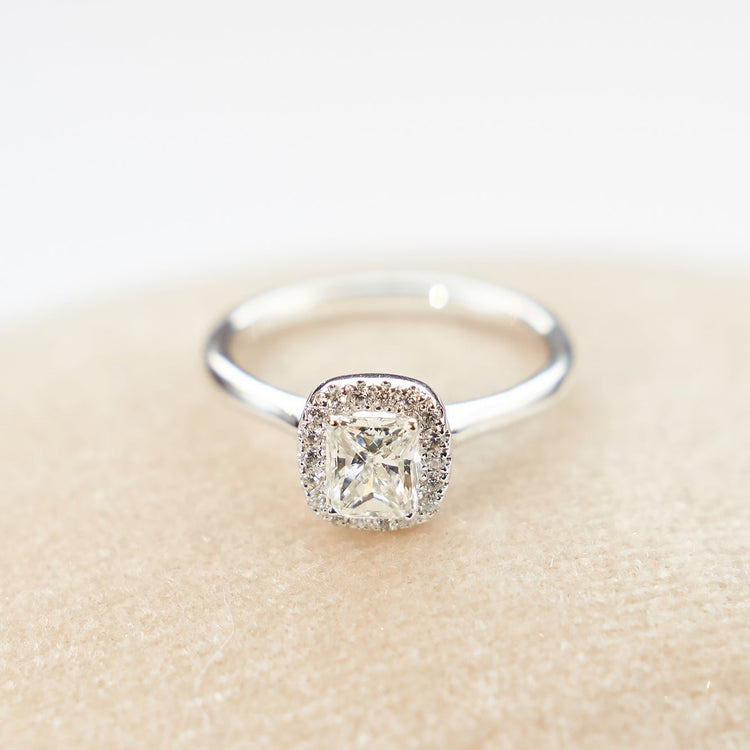 Каблучка з діамантом Radiant 0,5 ct