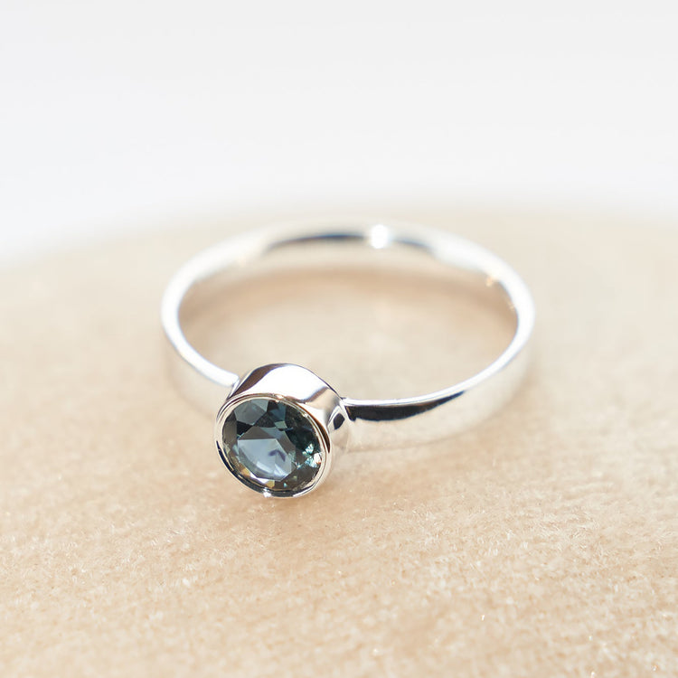 Каблучка з сапфіром огранки Round 0,6 ct