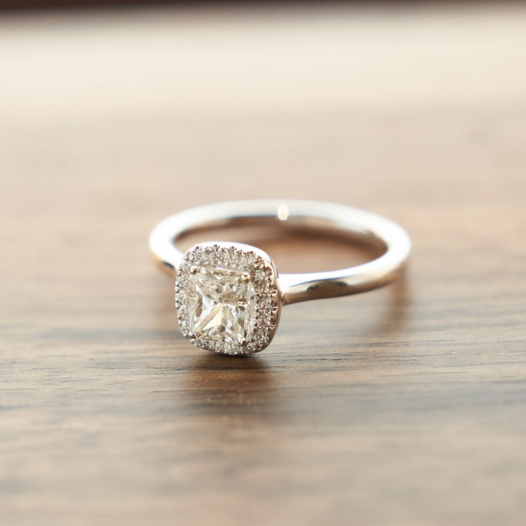 Каблучка з діамантом Radiant 0,5 ct