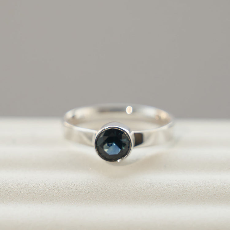 Каблучка з сапфіром огранки Round 0,6 ct