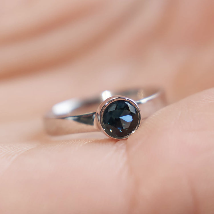 Каблучка з сапфіром Round 0,6 ct