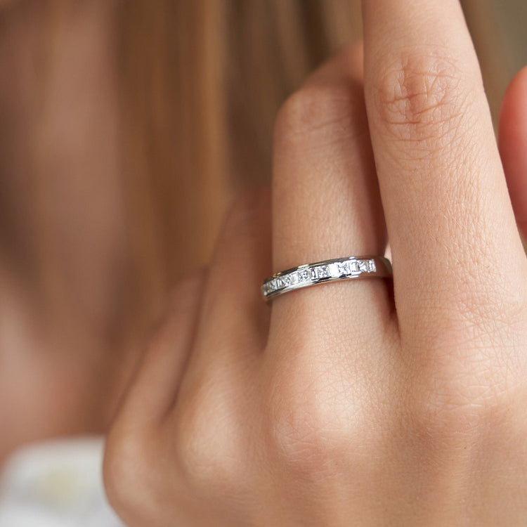 Золота каблучка з діамантами огранки Багет та Принцеса