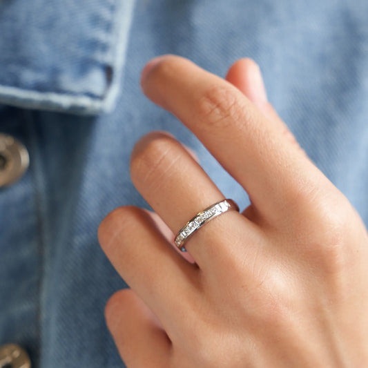 Золота каблучка з діамантами огранки Багет та Принцеса