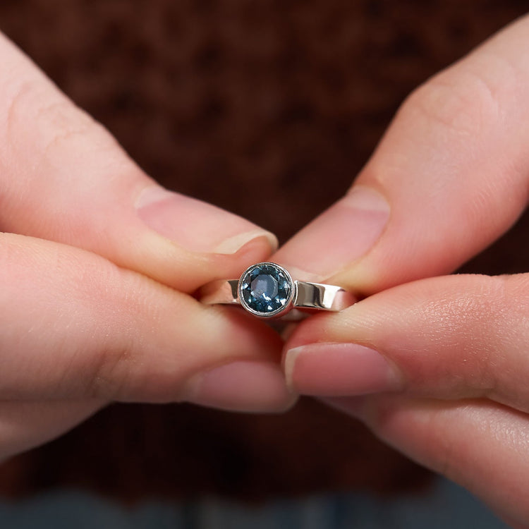 Каблучка з сапфіром Round 0,6 ct