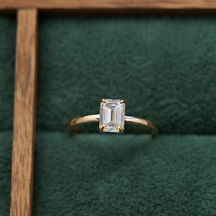 Каблучка з діамантом Emerald 0,7 ct