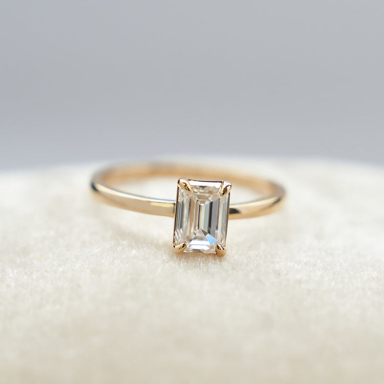 Каблучка з діамантом Emerald 0,7 ct