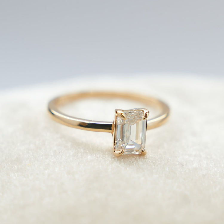 Каблучка з діамантом Emerald 0,7 ct