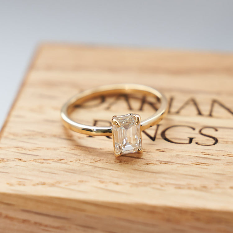 Каблучка з діамантом Emerald 0,7 ct