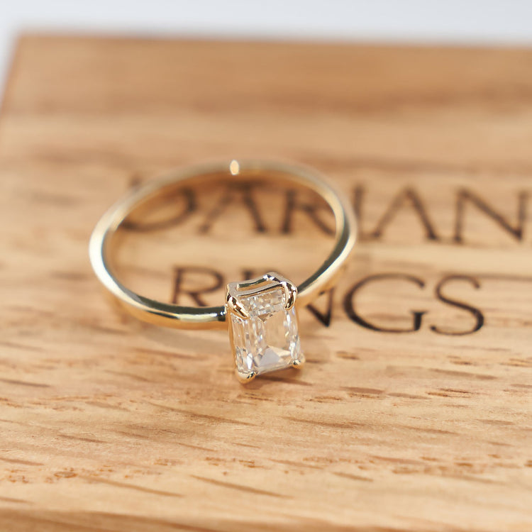 Каблучка з діамантом Emerald 0,7 ct