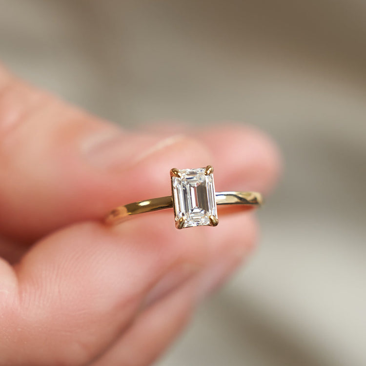 Каблучка з діамантом Emerald 0,7 ct