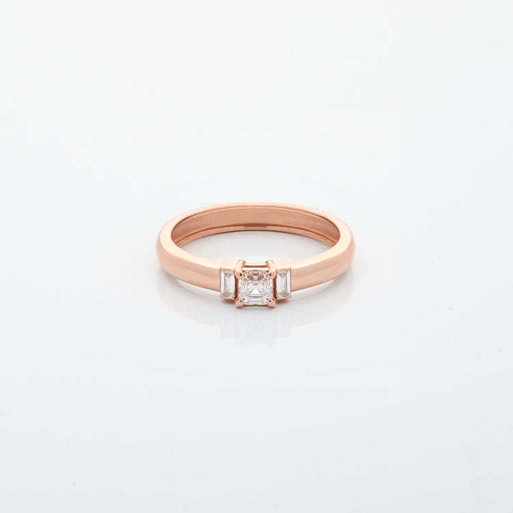 Каблучка з діамантом огранки Asscher 0,3 ct та діамантами Baguettes