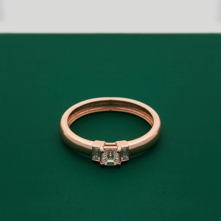 Каблучка з діамантом Asscher 0,3 ct та діамантами Baguettes