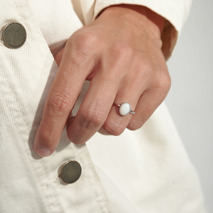 Золота каблучка з опалом