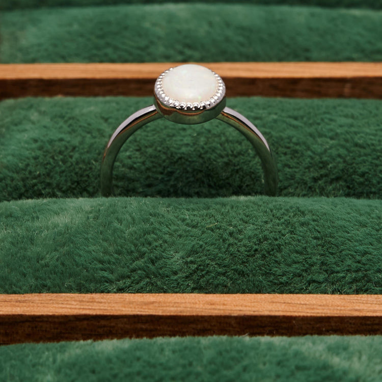 Золота каблучка з опалом